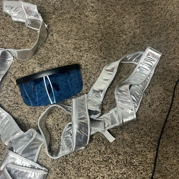 Forplay White and Silver Futuristic Women's costume - Picture 4 of 14